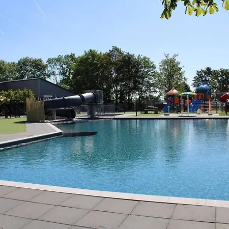 Maison Cube 6, Hiking, Fishing, Lake, Boat, Arnhem Holiday park Lathum