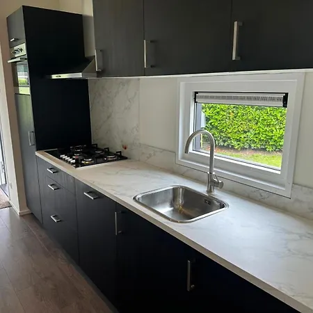 Maison Cube 6, Hiking, Fishing, Lake, Boat, Arnhem Holiday park Lathum